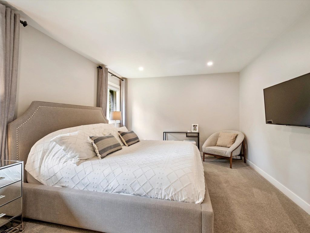listing image 1106179740308519351