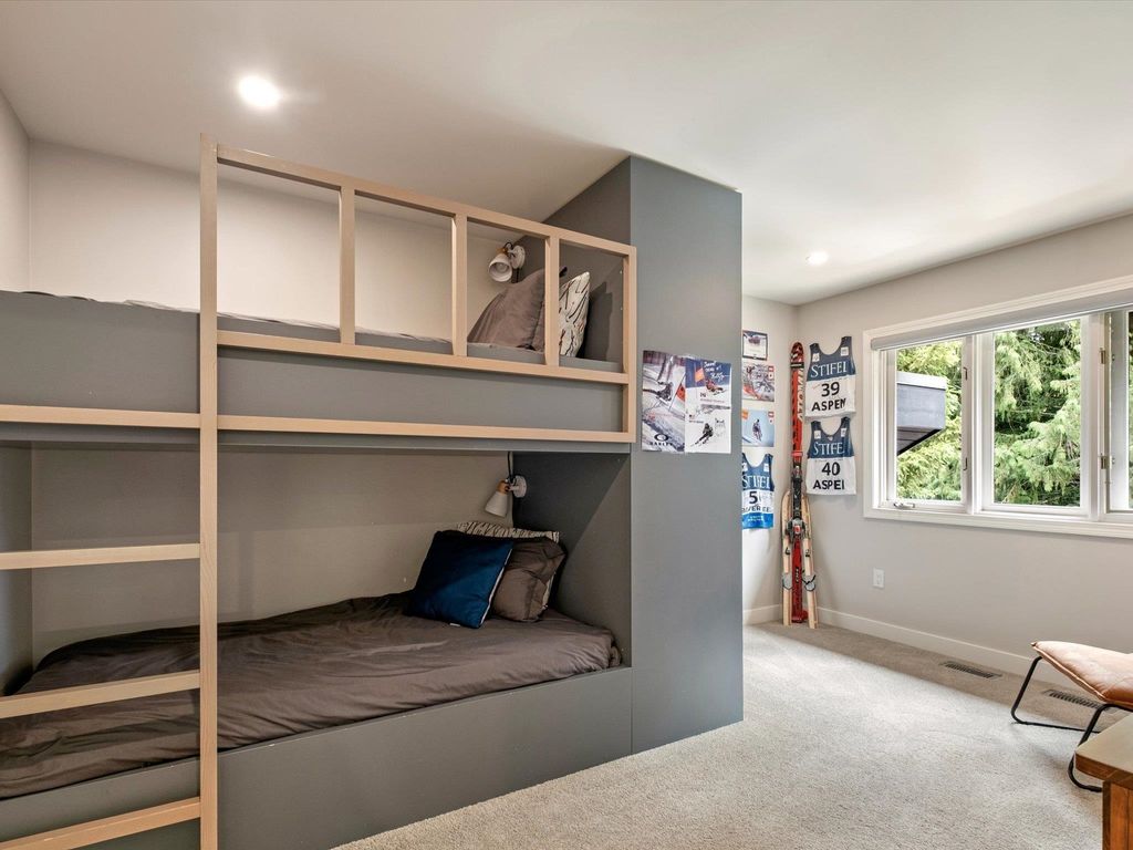 listing image 1103345689100561100