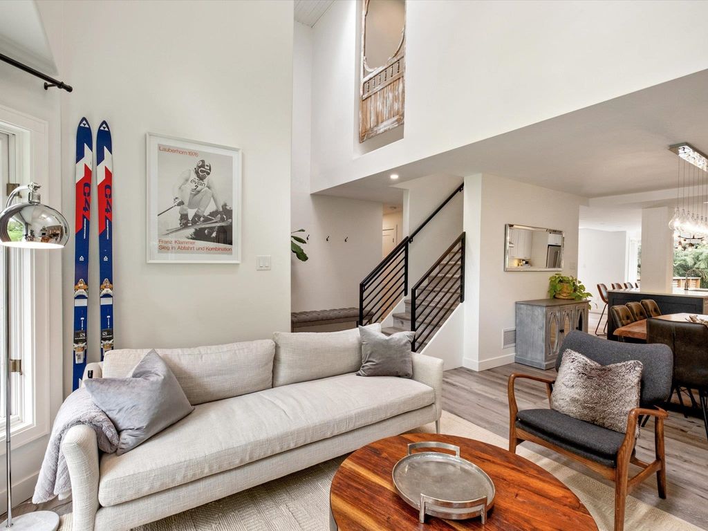 listing image 1108807895532996608