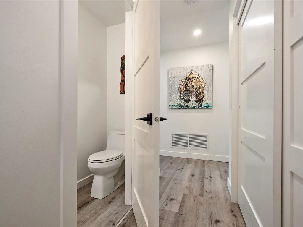 listing image 1108636871855861216