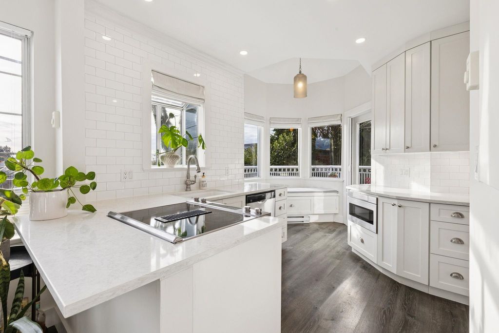 listing image 1100117185349828792