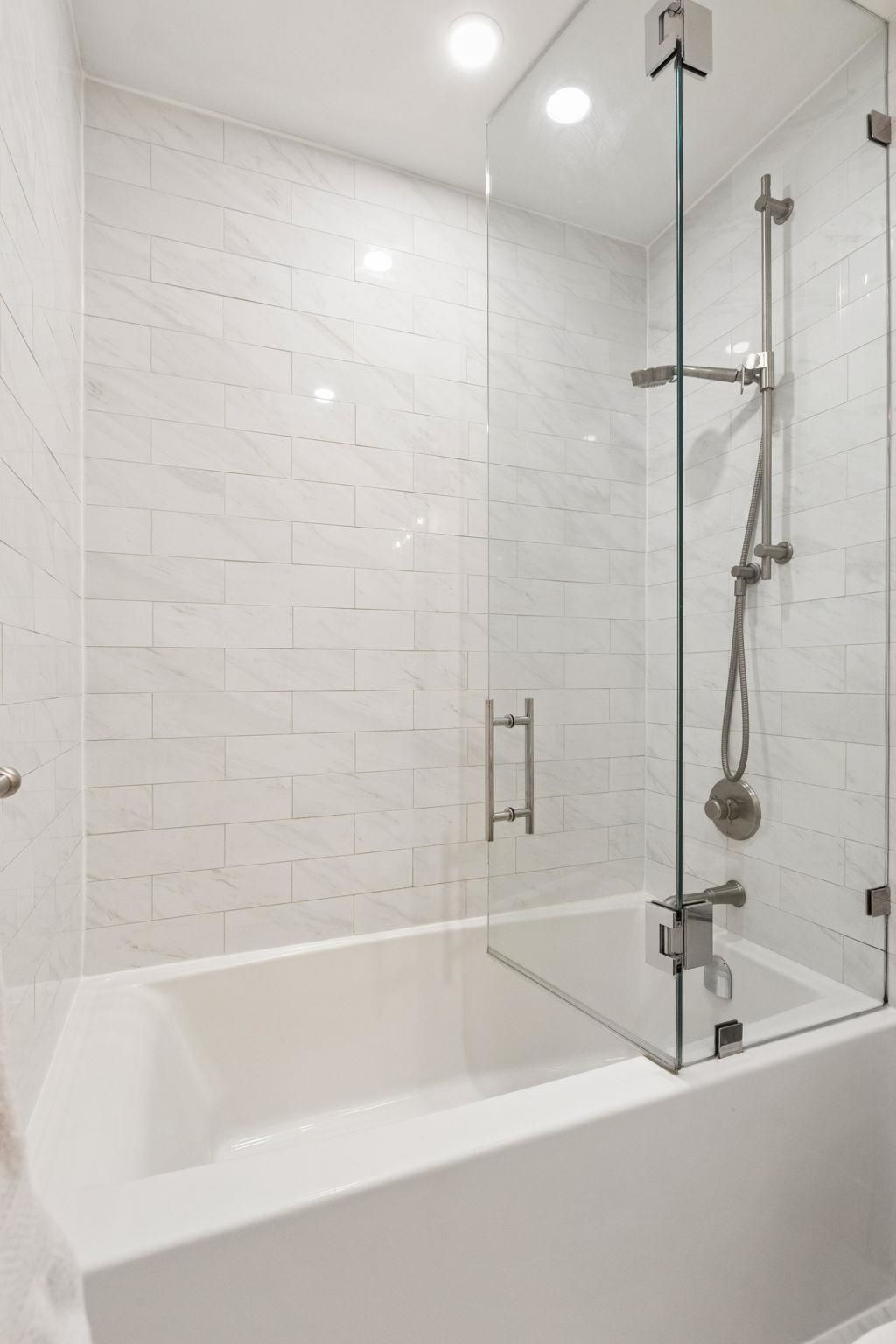 listing image 1103002271685152714