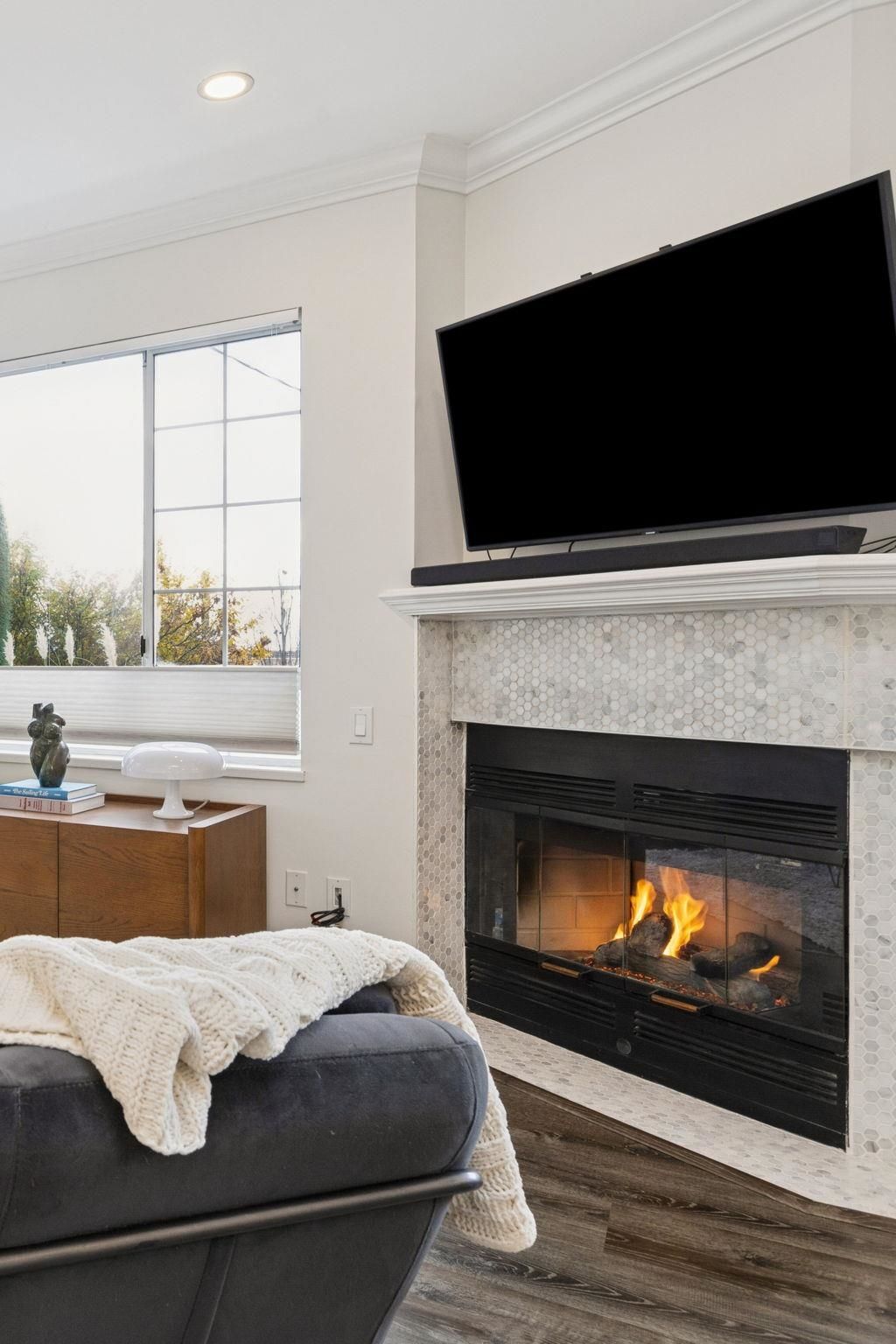 listing image 1100084491802572939