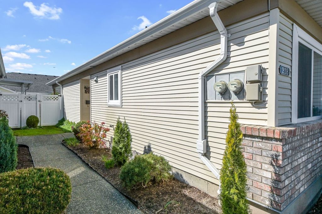 Photo of 8485 Young Road #218, Chilliwack, BC V2P 7Y7 (MLS # R3114122)