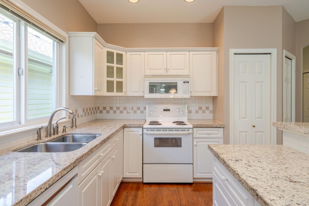 listing image 1104856150552787519