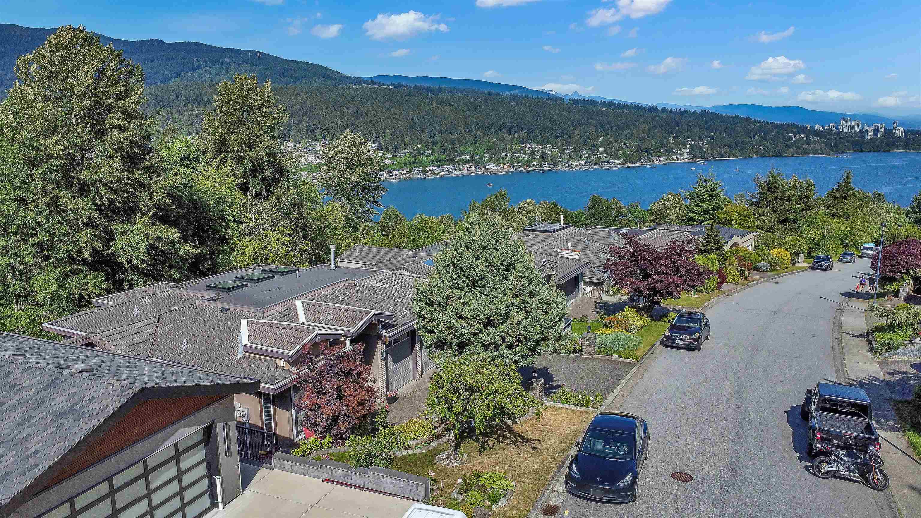 13 Shoreline Circle
