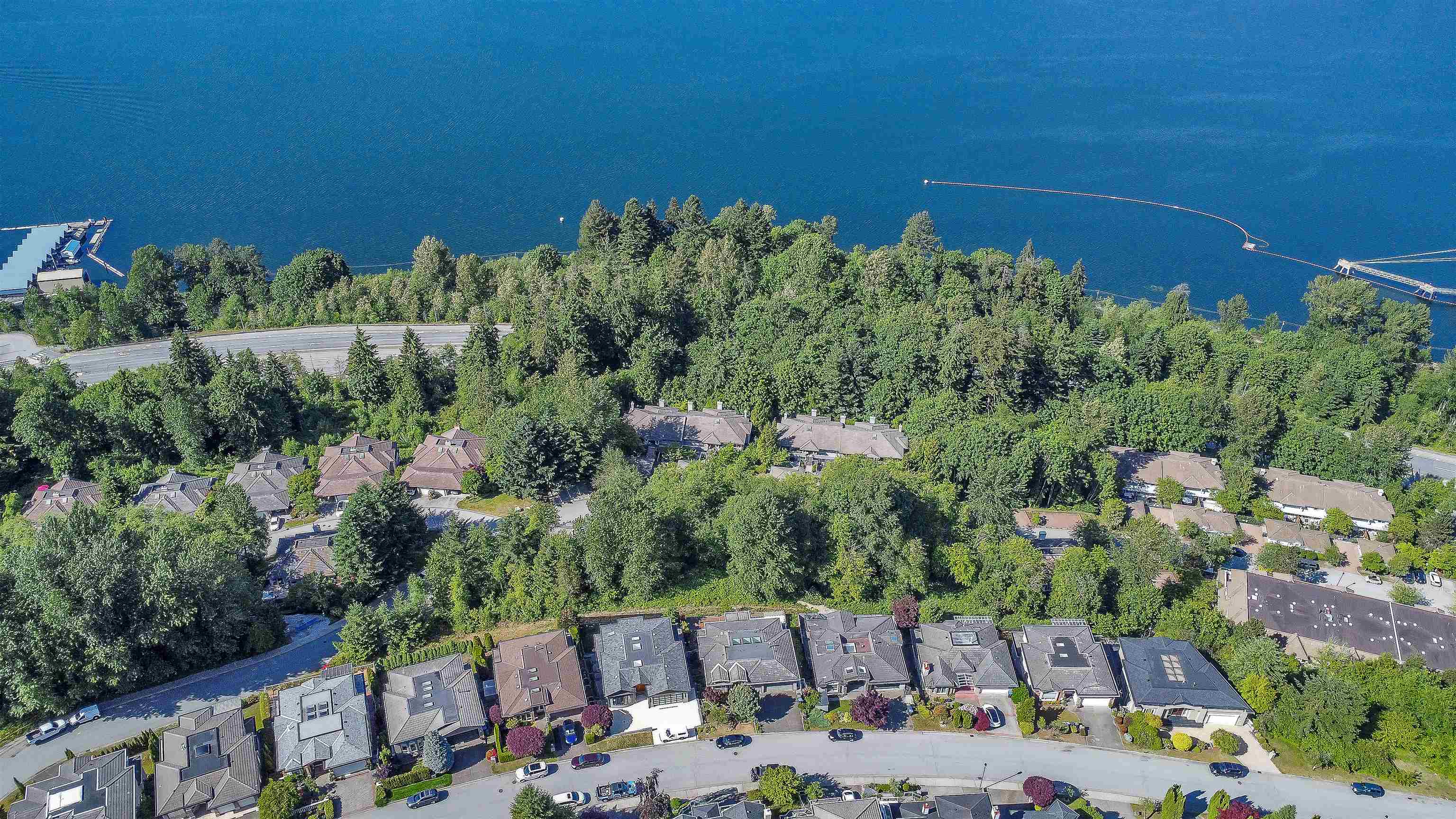 13 Shoreline Circle
