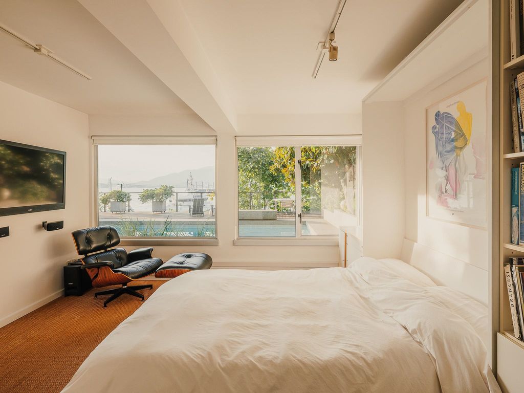 listing image 1104473562012787208