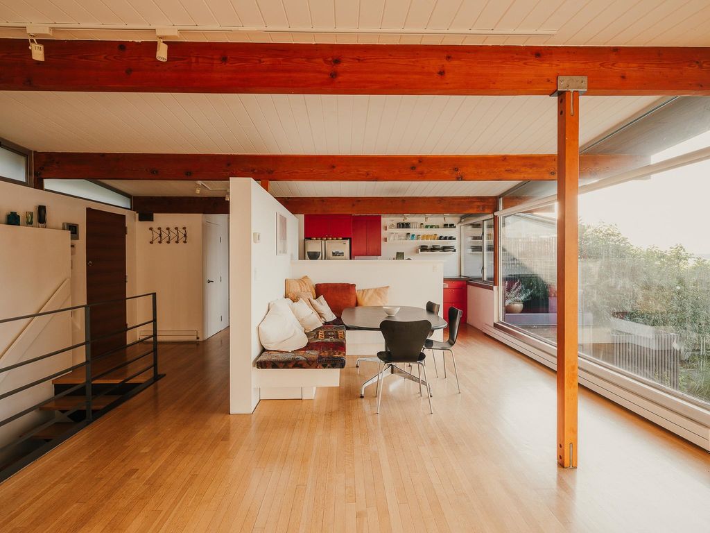 listing image 1104134057317261975