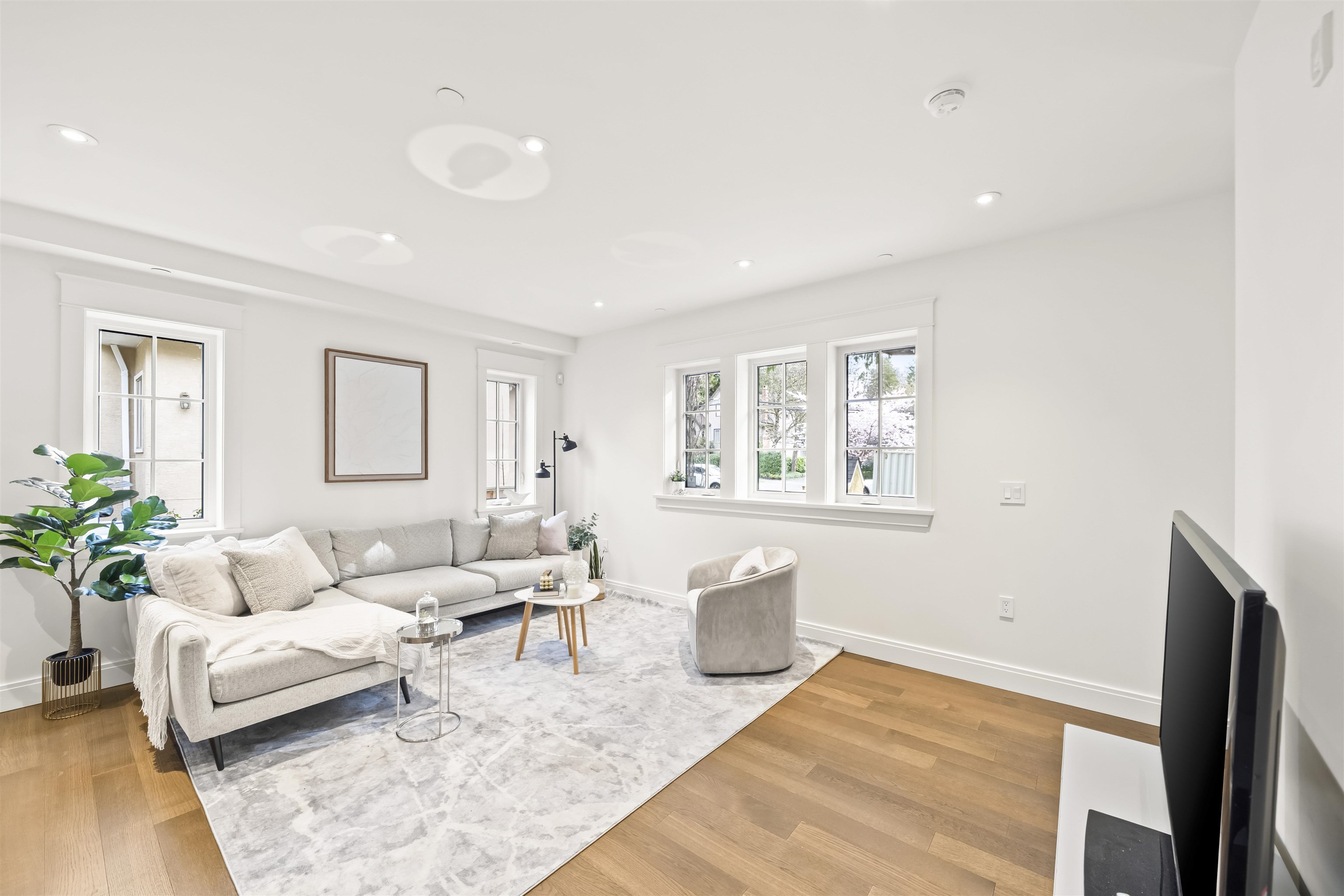 5819 Highbury Street 2