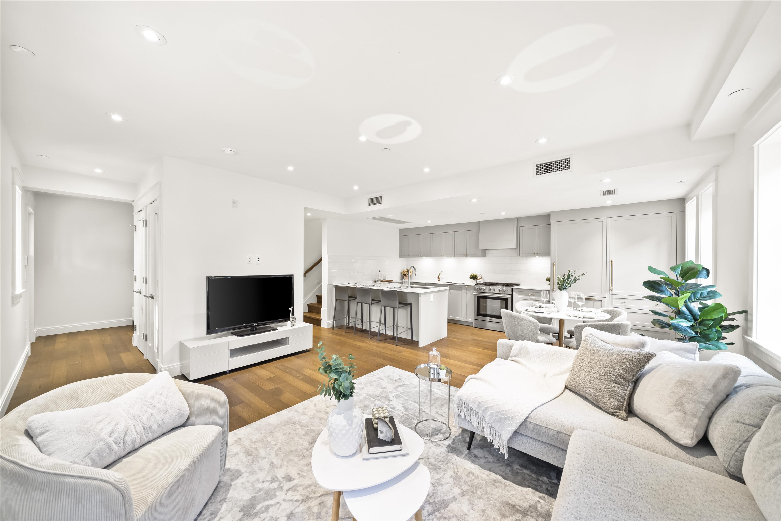 5819 Highbury Street 2