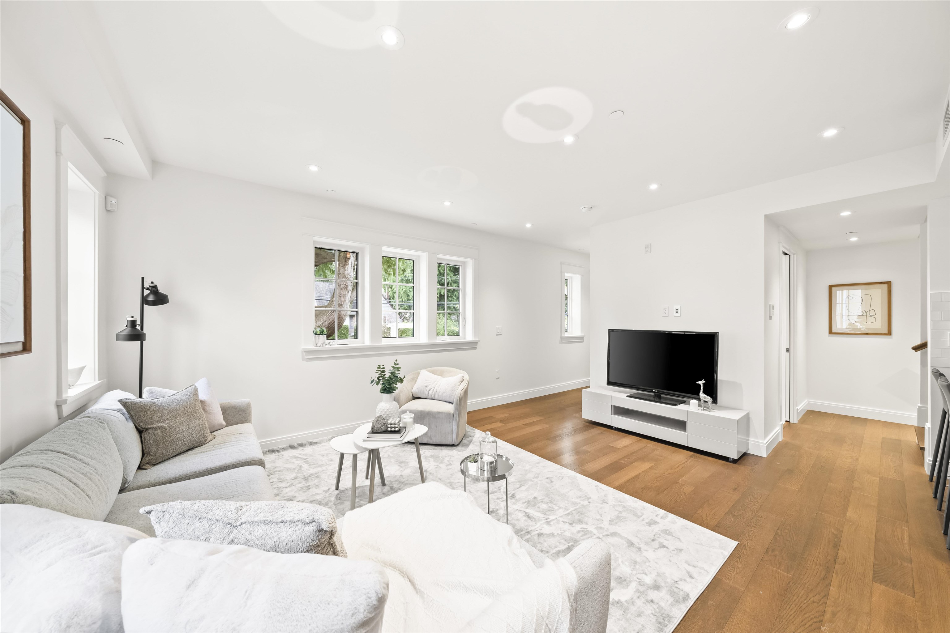 5819 Highbury Street 2