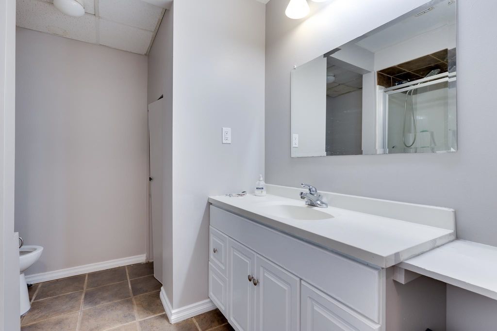 listing image 1104681699523438579