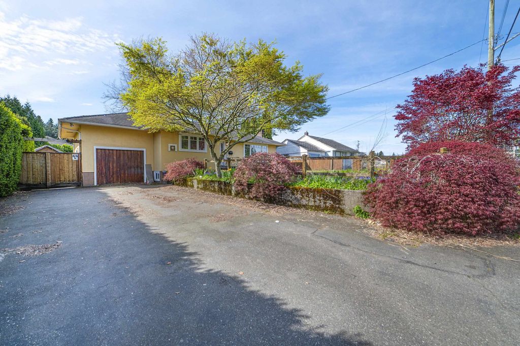 Photo of 33658 Lincoln Road, Abbotsford, BC V2S 1R9 (MLS # R3111238)