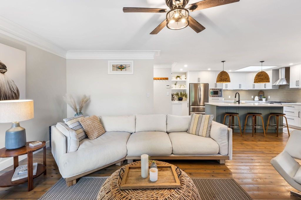 listing image 1104352698253151857