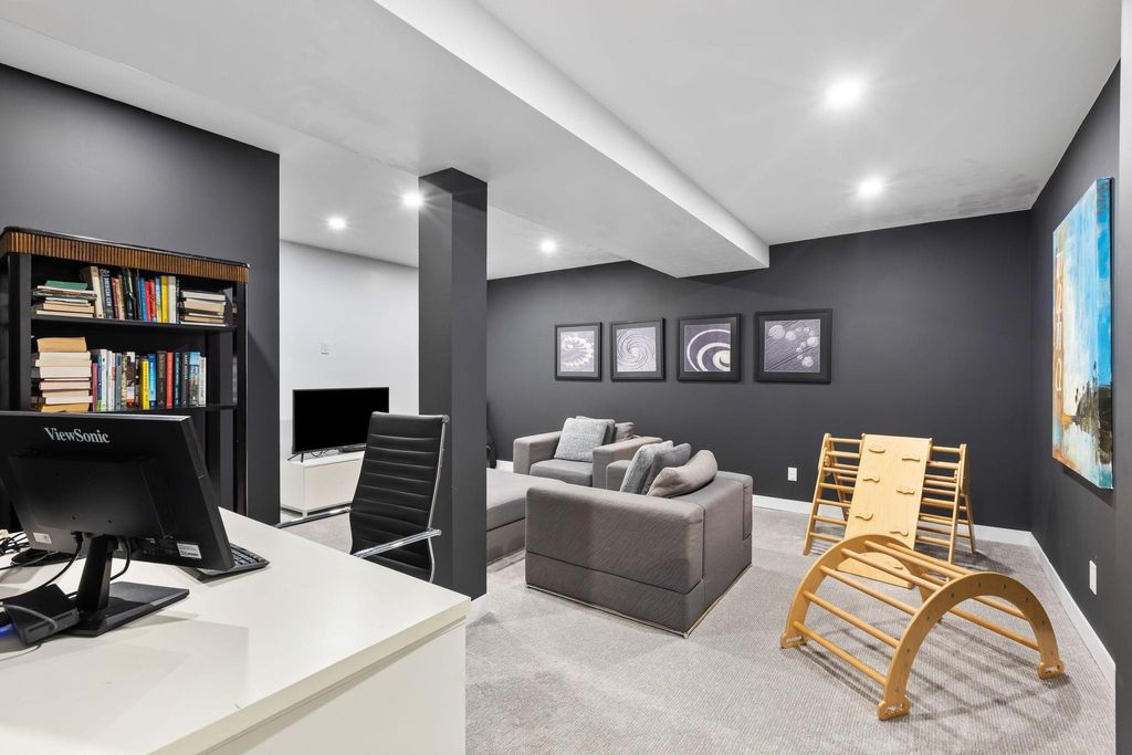listing image 1102463393138818492