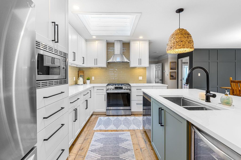 listing image 1107420913462591106
