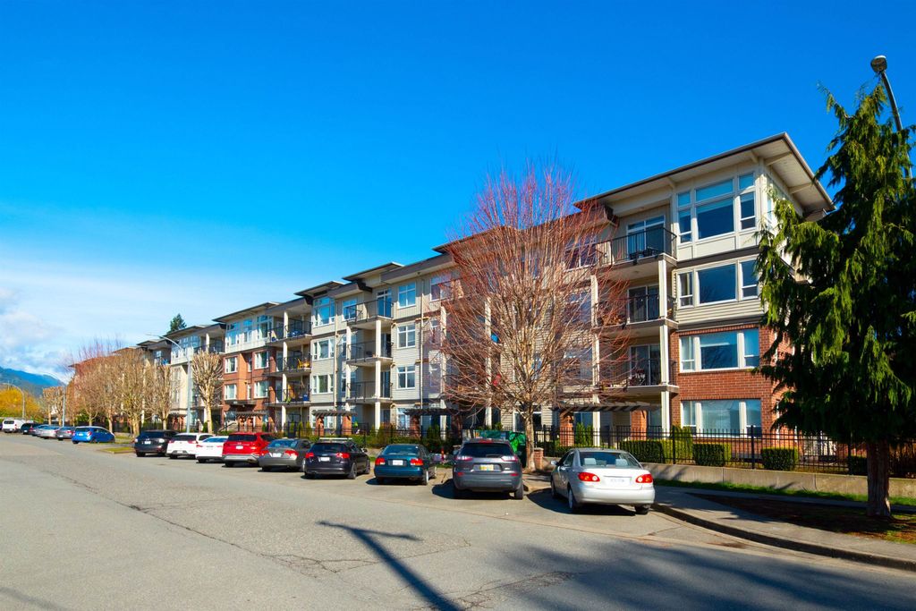 Photo of 9422 Victor Street #207, Chilliwack, BC V2P 0B8 (MLS # R3098280)