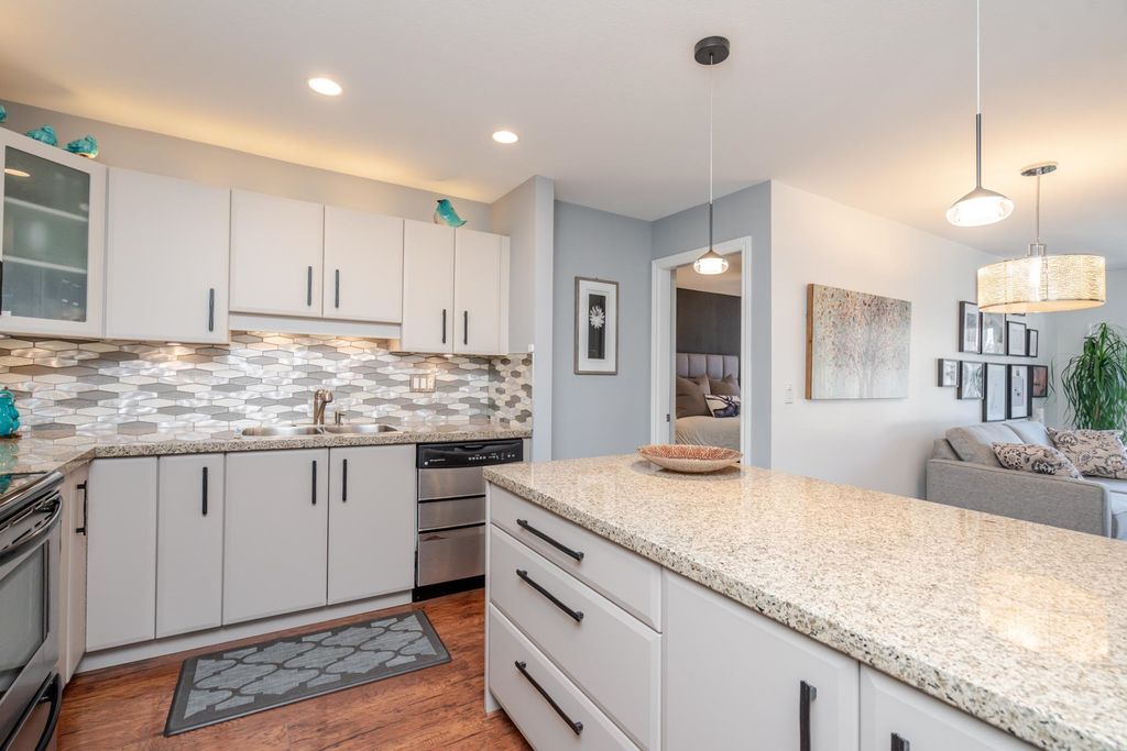 listing image 1108630566773970033