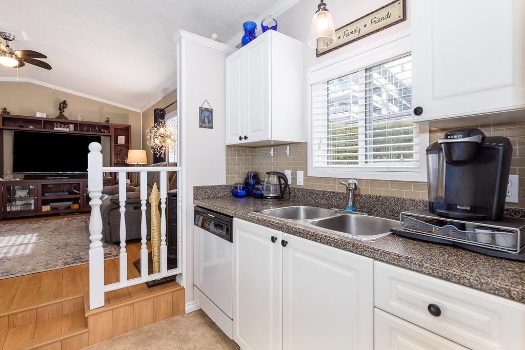 listing image 1105625400549235079