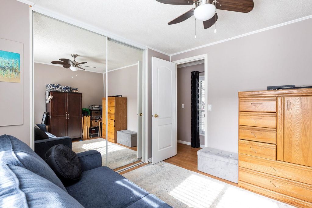 listing image 1104904004557550733