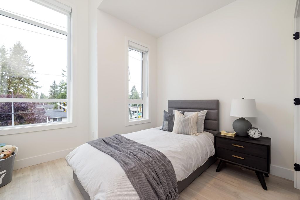 listing image 1101899700283034253
