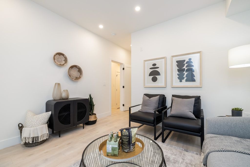 listing image 1102184730122791996