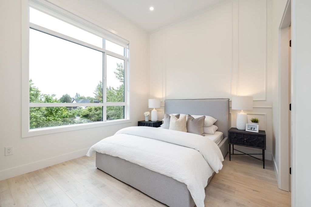 listing image 1106221588871449346