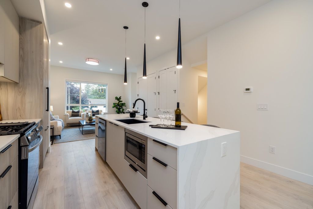 listing image 1100363049803211404