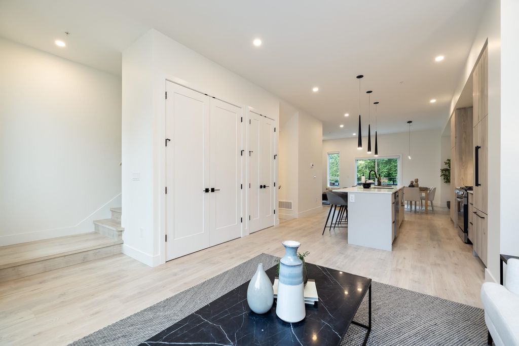 listing image 1101453335193617624