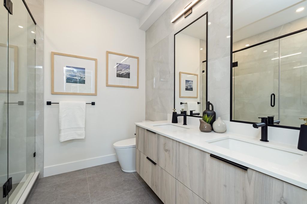 listing image 1103299550352309378