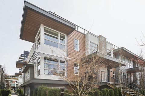 2060 Curling Road 222 North Vancouver BC V7P 0E1