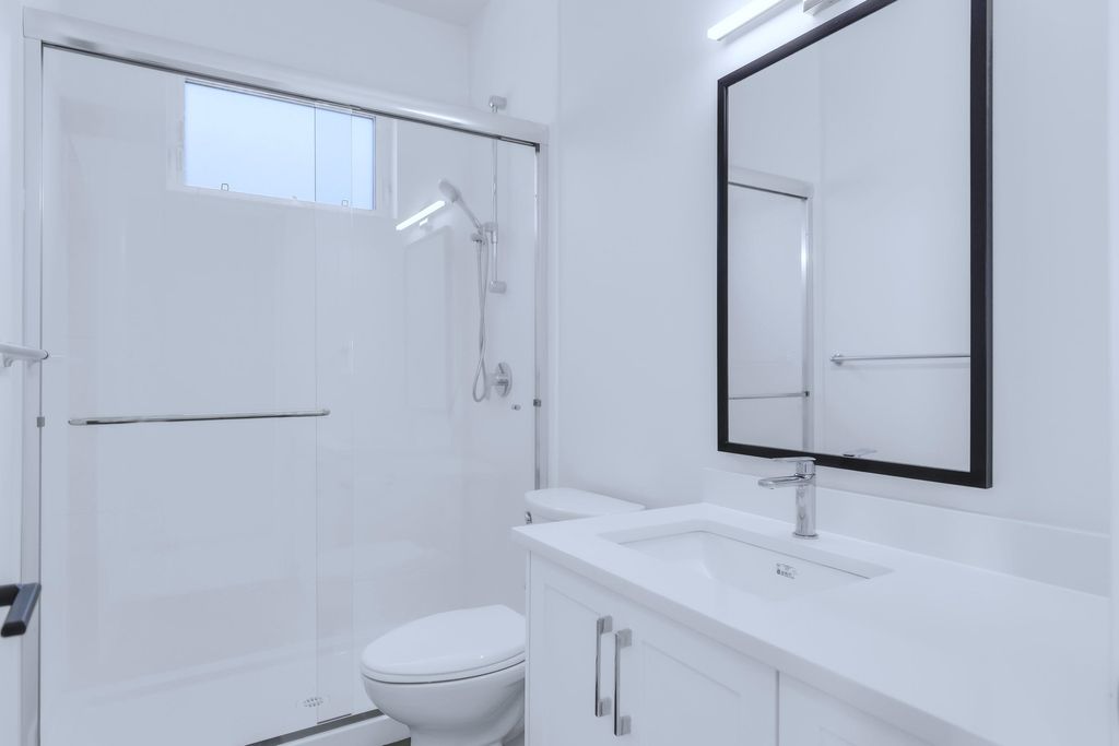 listing image 1102342128830547009