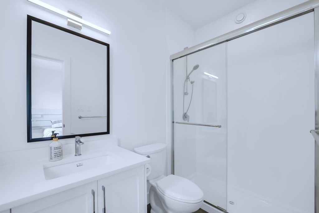 listing image 1104435597895995596