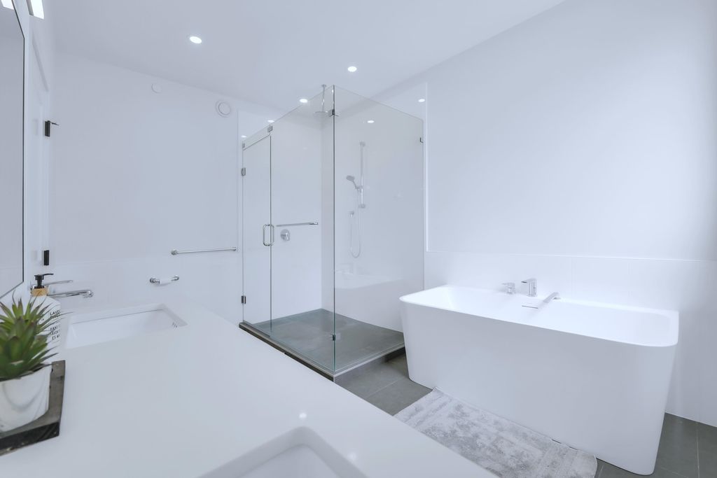 listing image 1106764783281402304