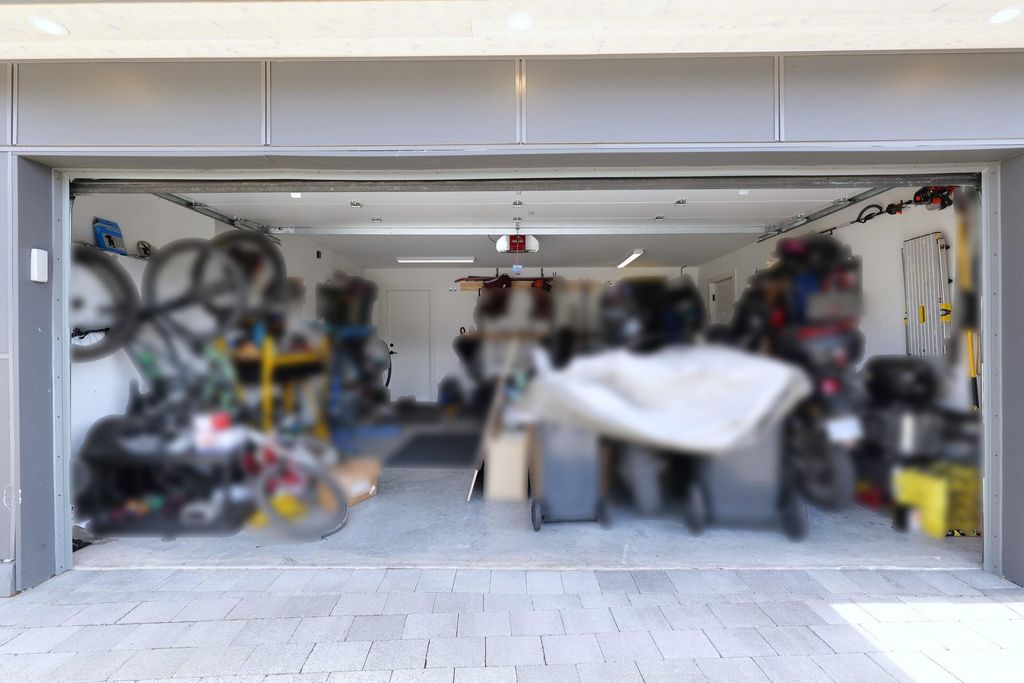 listing image 1102735383205256034