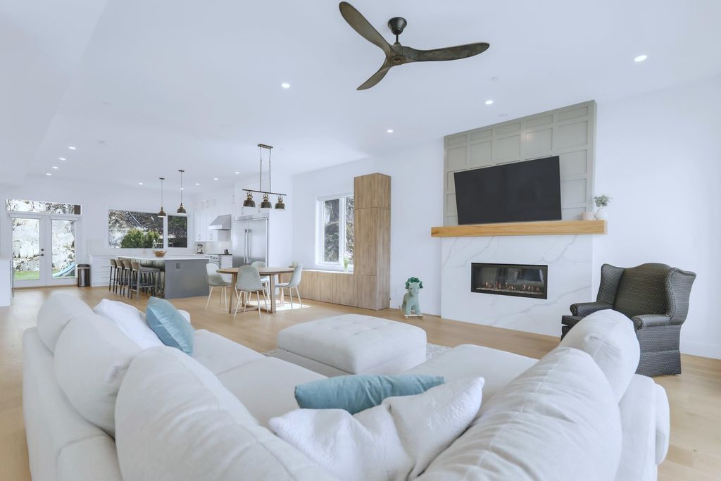 listing image 1103975738358327628