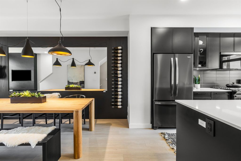 Photo of 2886 Montrose Avenue #5, Abbotsford, BC V2S 0N7 (MLS # R3110671)