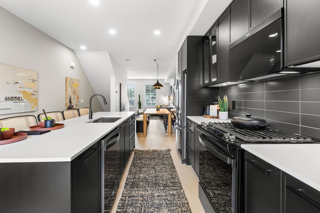 Photo of 2886 Montrose Avenue #5, Abbotsford, BC V2S 0N7 (MLS # R3110671)