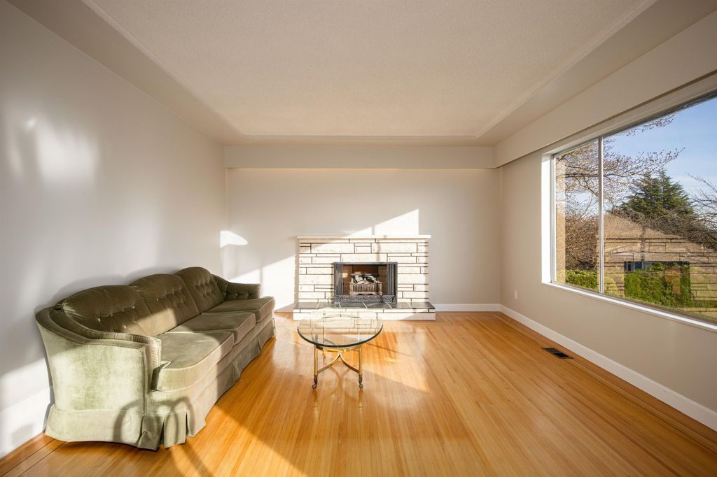 listing image 1102809587088022787