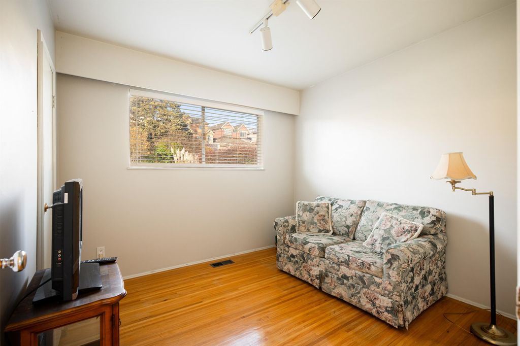 listing image 1104833273352773143