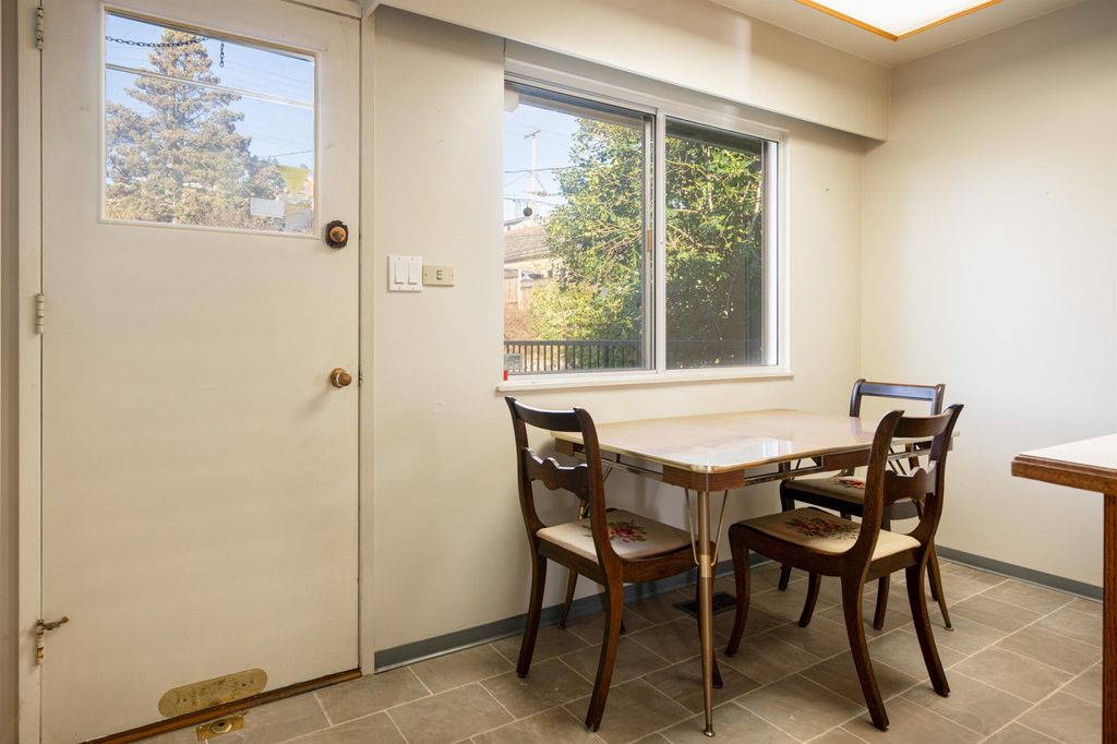 listing image 1104561962426672758