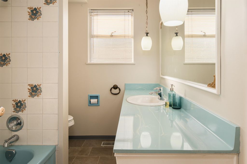 listing image 1109648230343931804