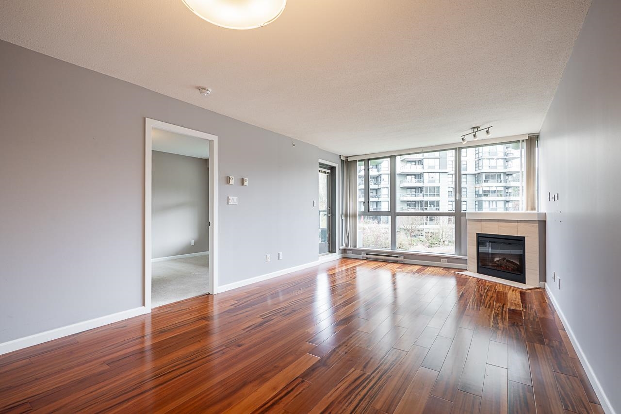 295 Guildford Way 407