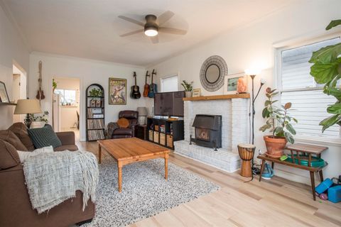 1976 Warwick Avenue Port Coquitlam BC V3C 1L6