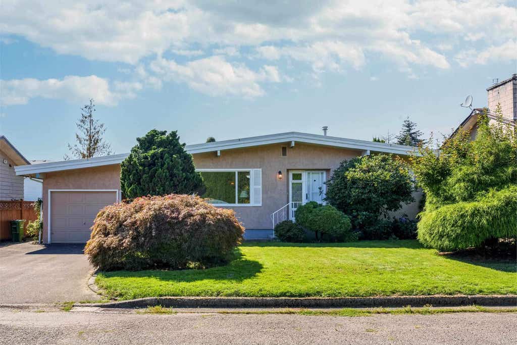 Photo of 9835 Angus Drive, Chilliwack, BC V2P 6A8 (MLS # R3149728)