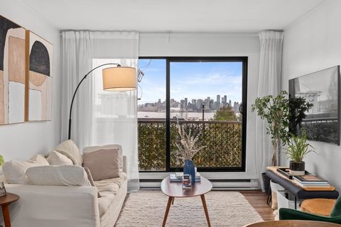 251 W 4th Street 311 North Vancouver BC V7M 1H8