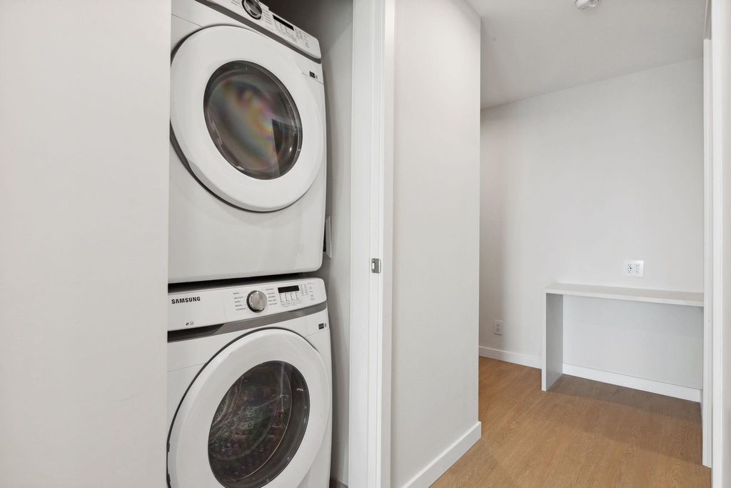 listing image 1100107372592174958
