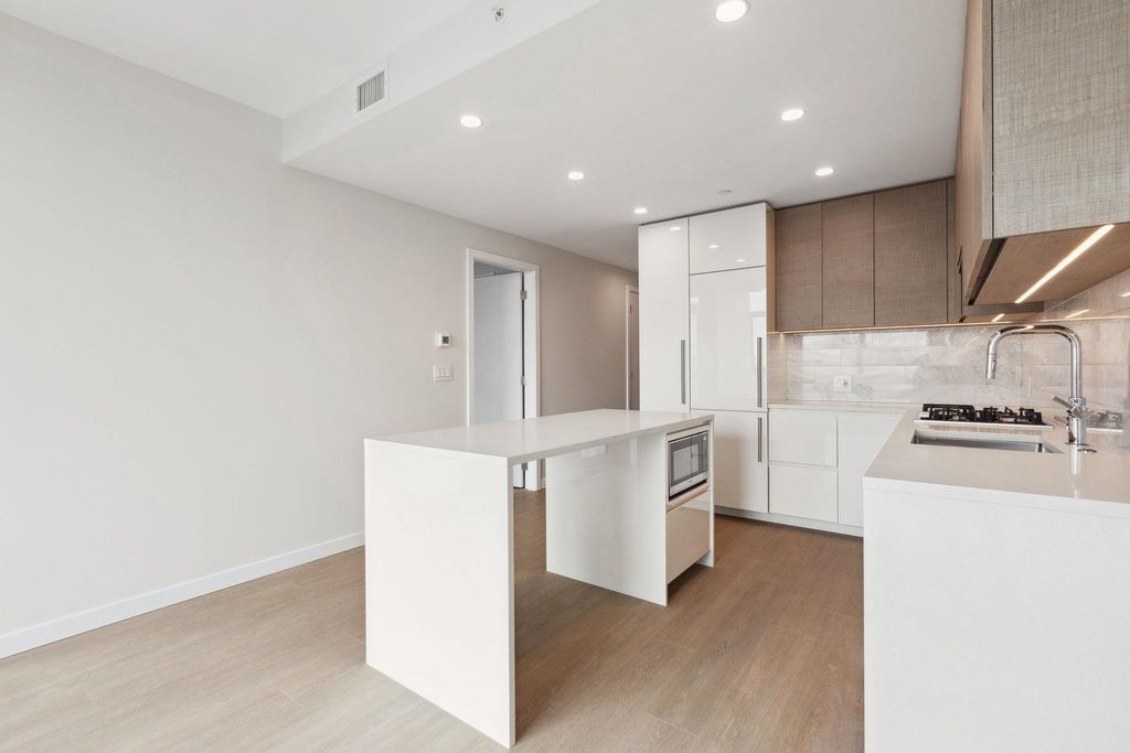 listing image 1105534876322028194