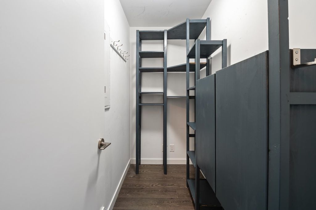 listing image 1109070861274351586